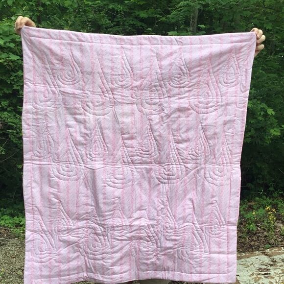 NWT. Hand Crafted Pinks Aboriginal Prints Quilt - Picture 12 of 14
